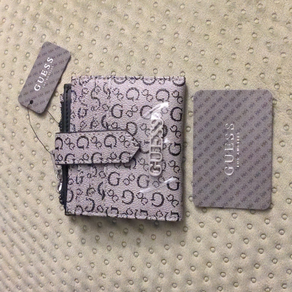 Brand New Guess wallet - Picture 11 of 11
